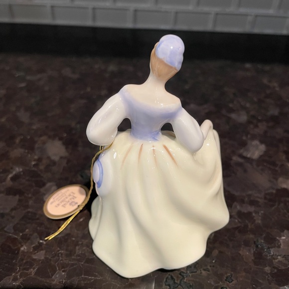 Royal Doulton figurine with tag - Picture 2 of 3